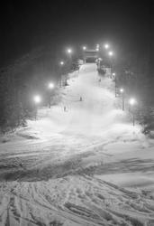 Vintervannsbakken i flombelysning