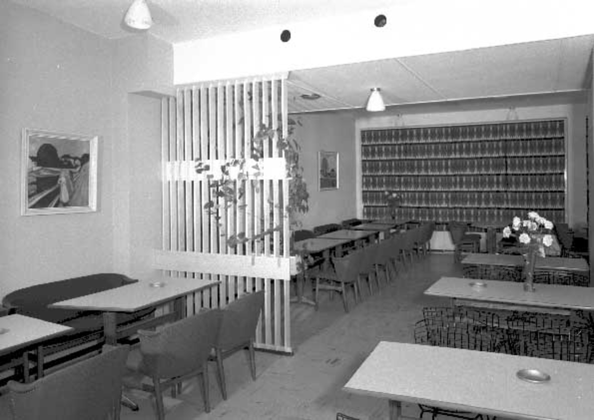 Hoels konditori, Interiør, 22. 11. 1957. Strandgata 71, Hamar. 