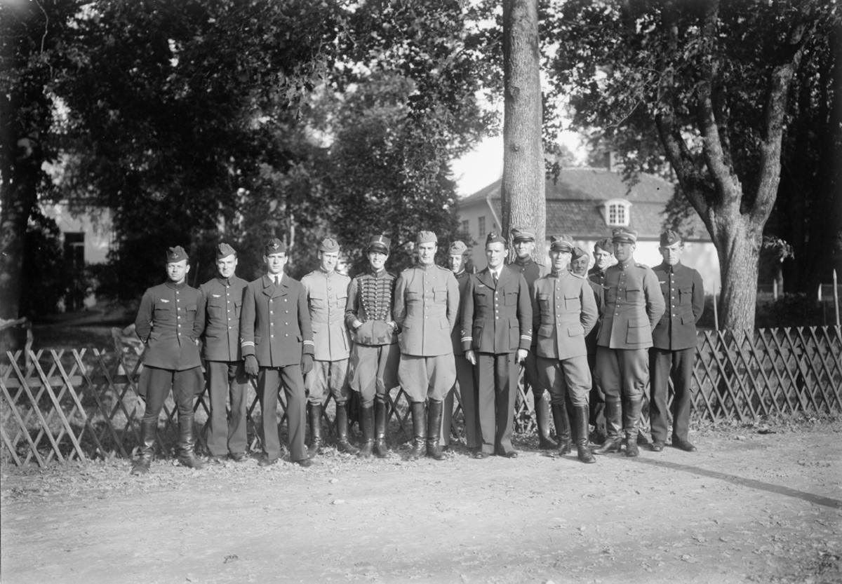 Grupporträtt. Arméspaningskursens elever år 1937.