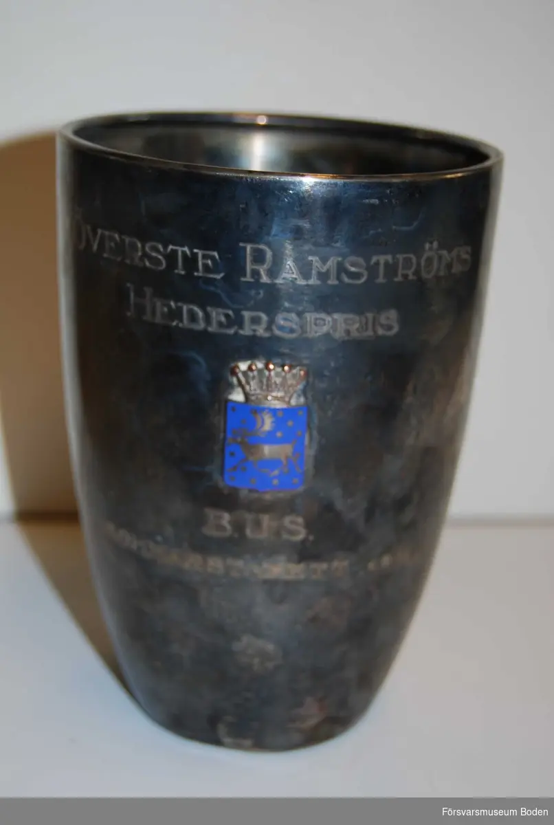 Med inskrift och emaljerat regementstecken för Norrbottens regemente I19.