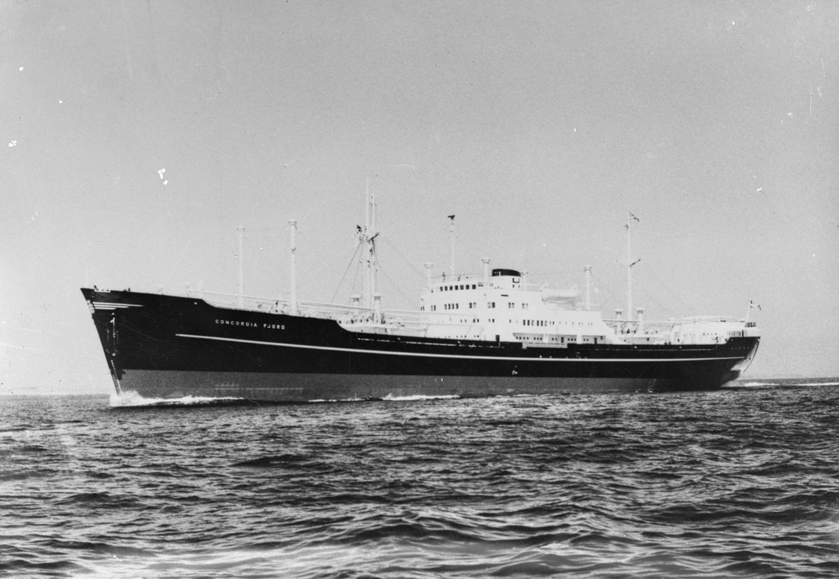 Linjeskipet M/S "Concordia Fjord" i åpent farvann.