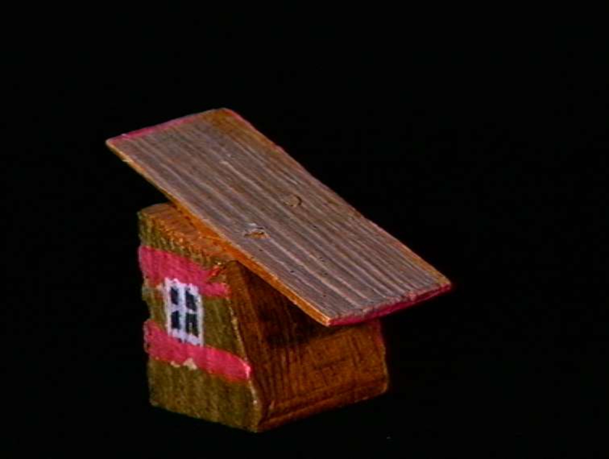 Sett med ca 200 leketøyhus laget av tre i forskjellige former og farger.