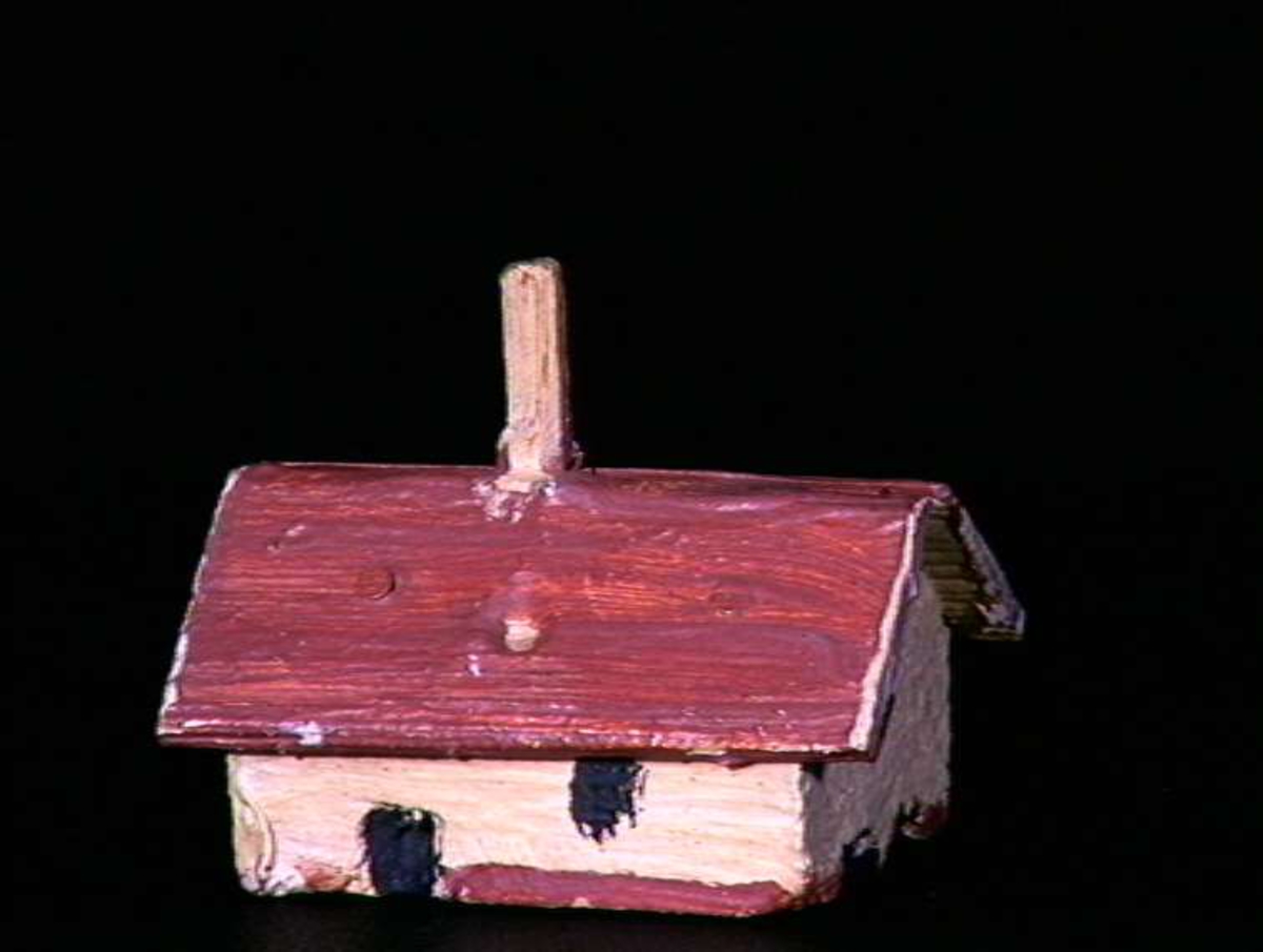 Sett med ca 200 leketøyhus laget av tre i forskjellige former og farger.