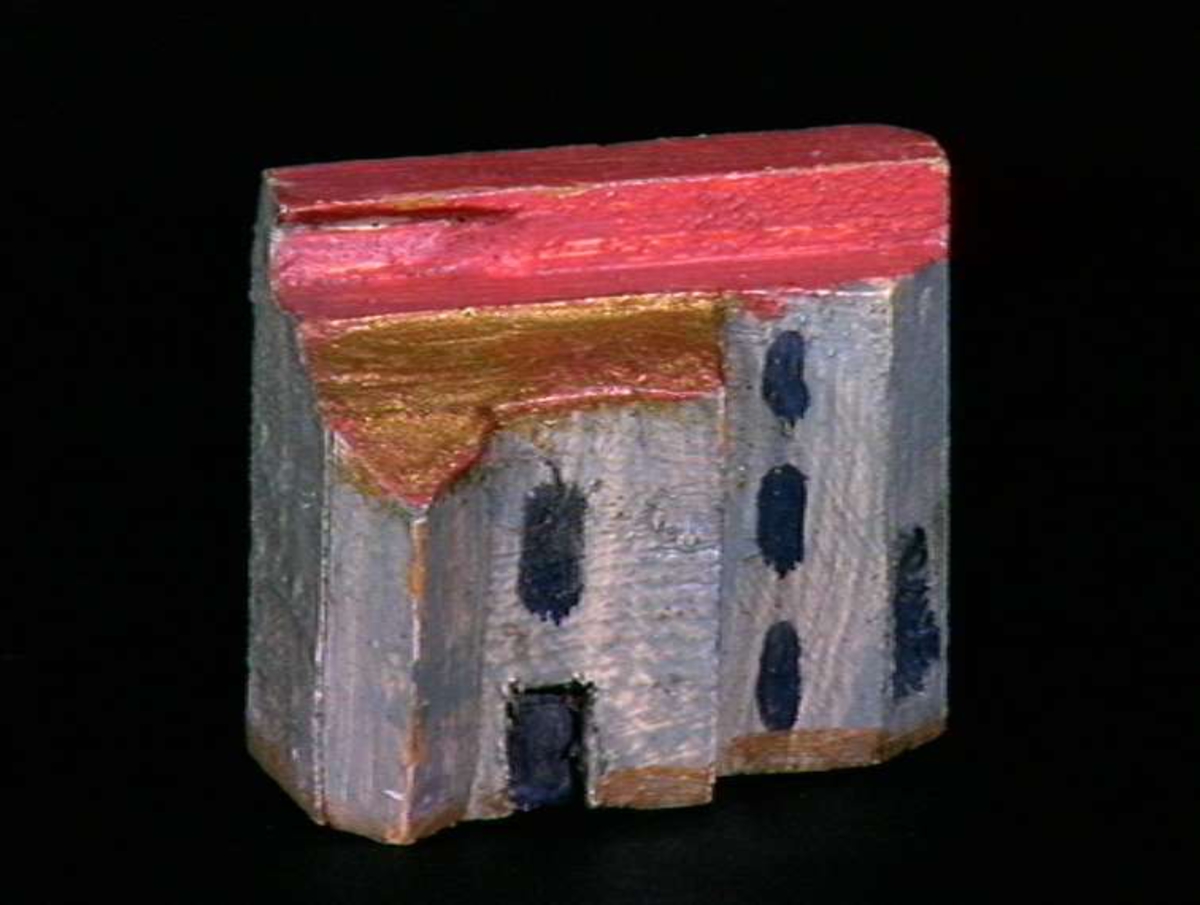 Sett med ca 200 leketøyhus laget av tre i forskjellige former og farger.