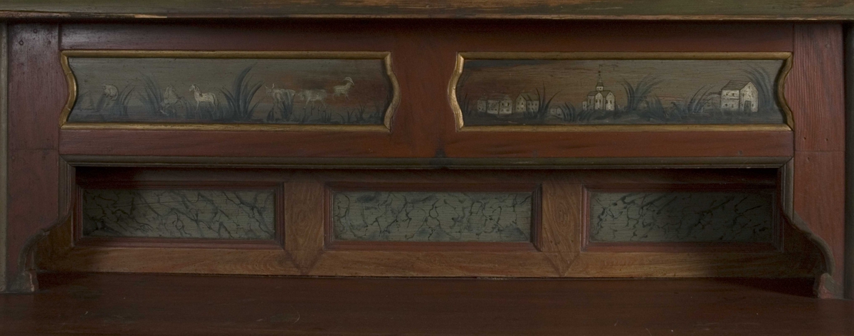 Doble dører oppe, to skyvedører på midten, en dør nede og to skuffer. Malte moriver: to adelsmenn og to blomster med nakne figurer oppi. Samson og løven på nedre skapdør. Marmorering i nisjen. Skyvedørene er dekorert med hester, kuer og geiter samt hus og en kirke.