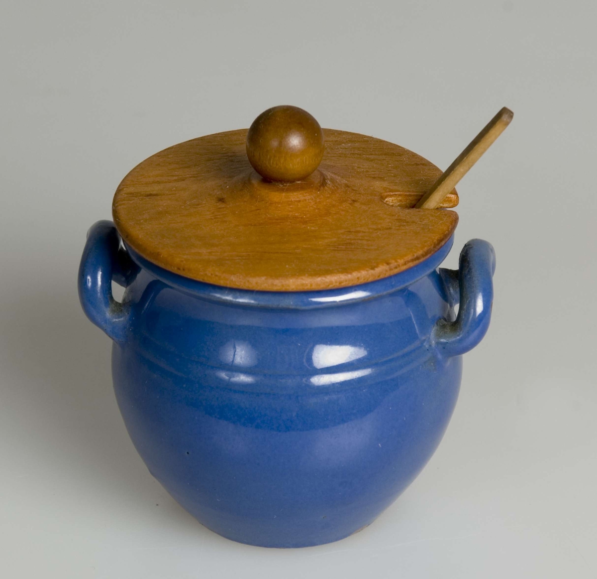 Blå keramikkopp med teaklokk + liten treskje