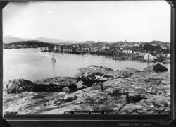 Panorama av havna på Innlandet, Kristiansund ca 1880.
Del av