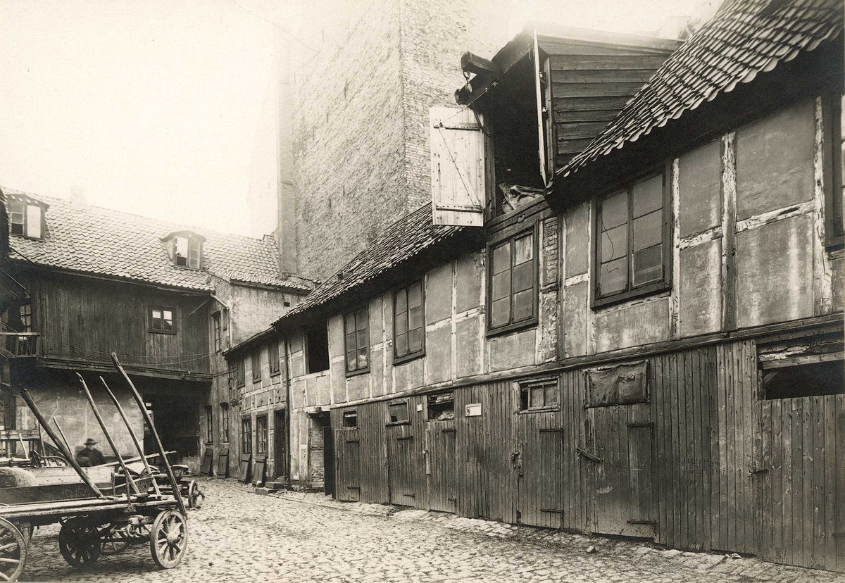 Brugata 6, Oslo. 1924. Bakgårdsbebyggelse/gårdsrommet. 