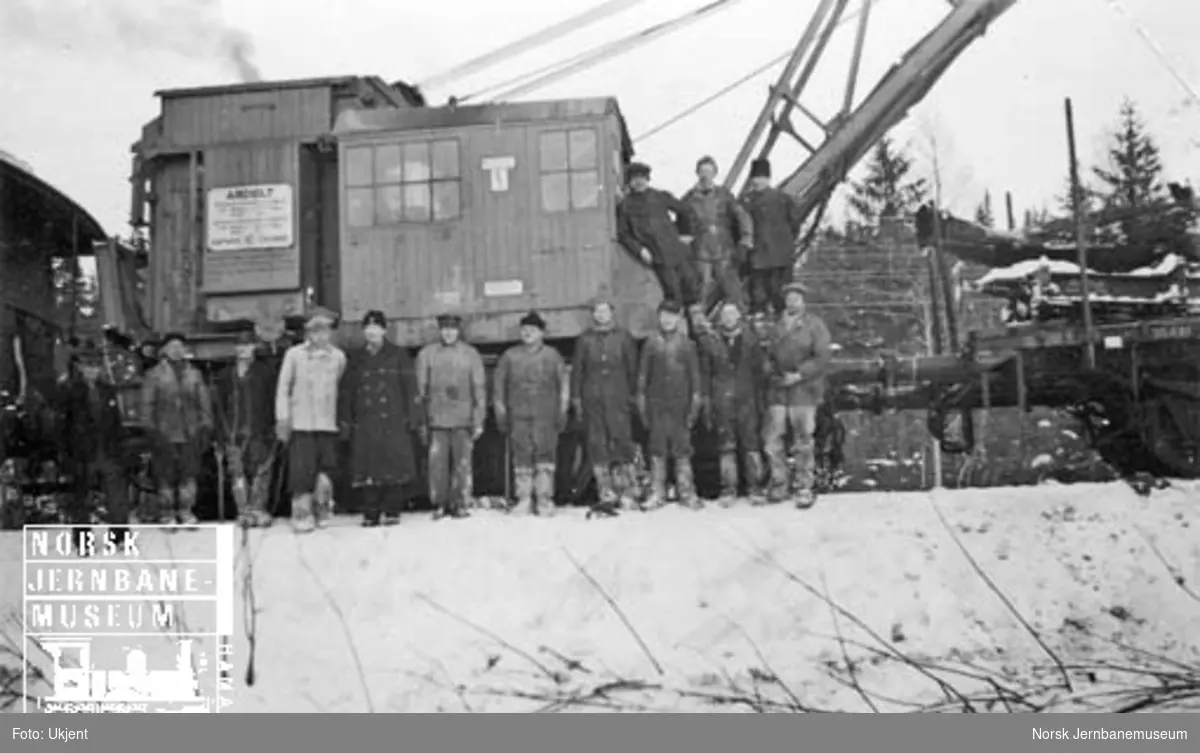 Togavsporing på Meråkerbanen 23. januar 1941 : opprydding etter avsporingen, avsporede vogner ved Kopperå