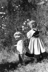 Sommeren 1949. Ellen og Anne Kjellberg.