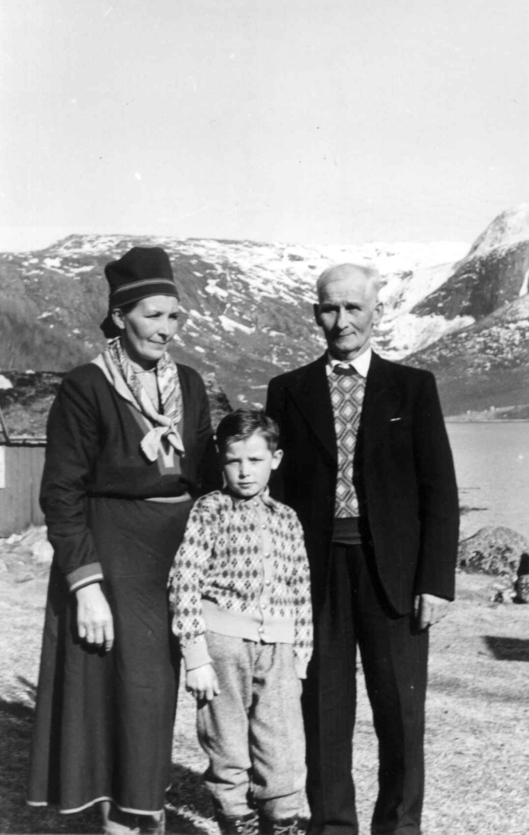Portett av Inga, Ante ( Anders ) og Bannet Eriksen, 1959.