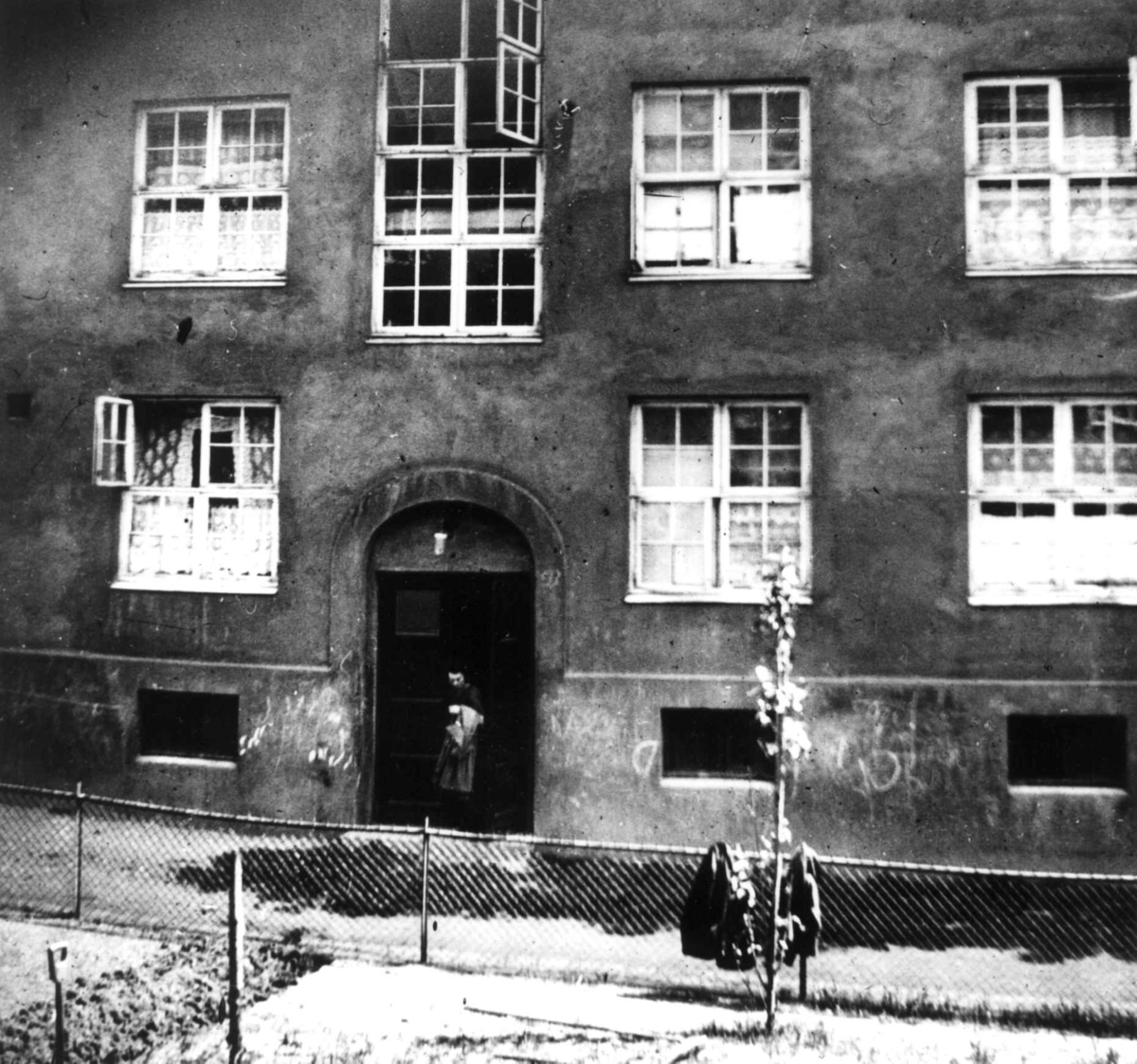 Bygård, murbygning, Rosenhoff, Oslo.
Fra boliginspektør Nanna Brochs boligundersøkelser i Oslo 1920-årene.
