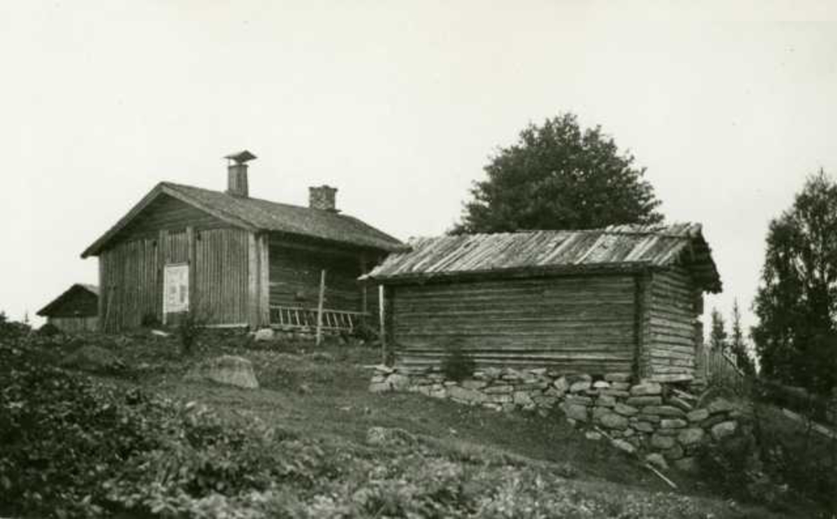 Røykovnstue og kjellerbu, Ryen, Grue Finnskog, Grue, Hedmark. Fotografert 1935.