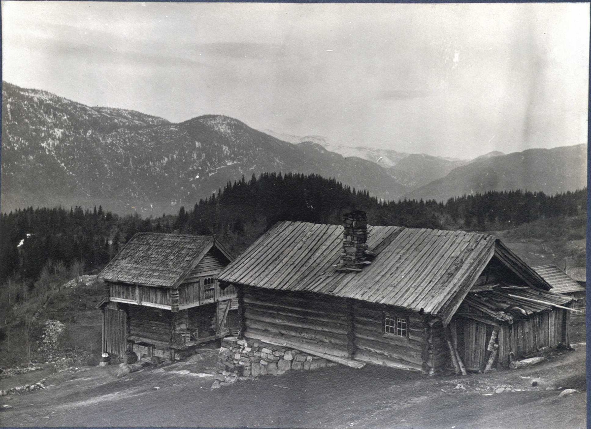 Gårdstun, Øverbø, Hjartdal, Telemark. Fotografert 1915.
