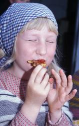 Levendegjøring på museum.Fra Ferieskolen august 2004.Jente 