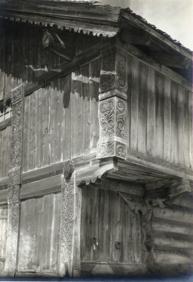 Detalj fra loft, Mo (Moen?) fattiggård, Kviteseid, Telemark.  Fotografert 1917.
