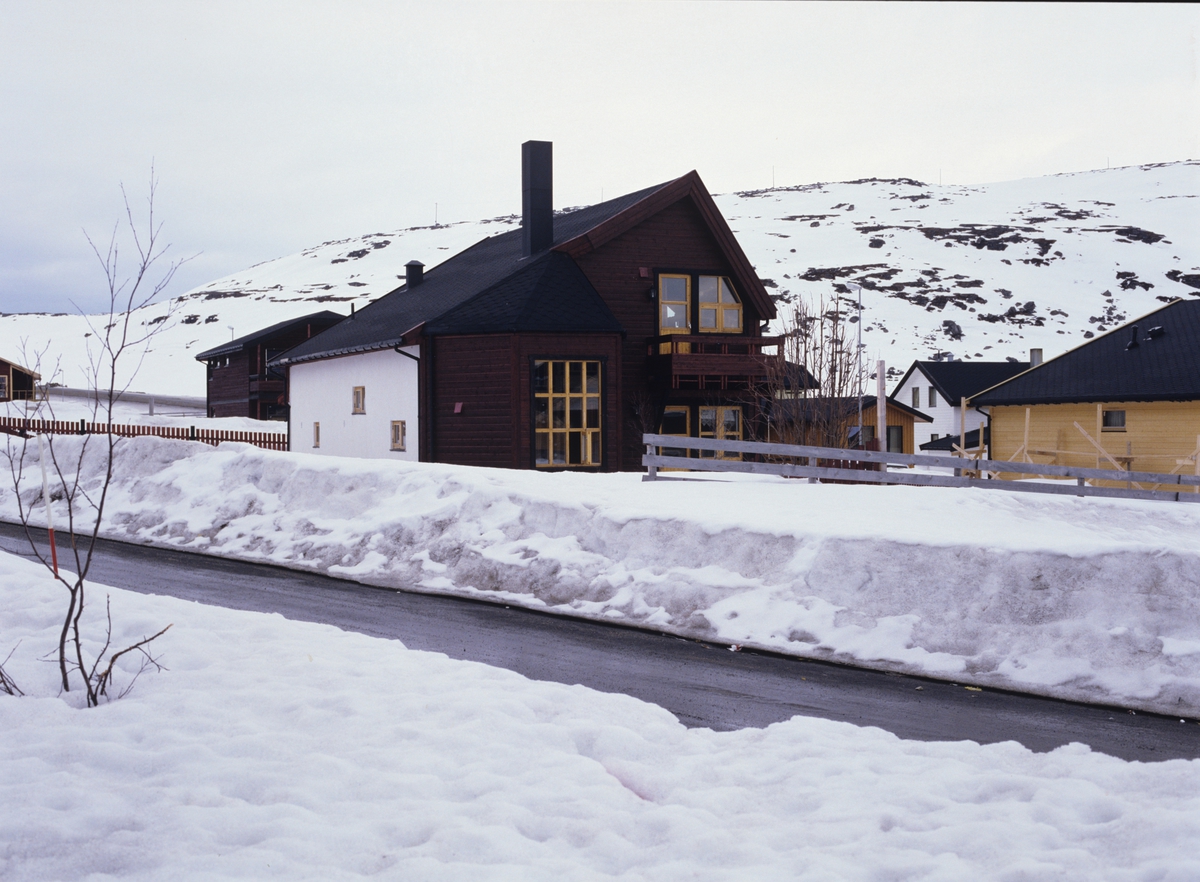 Fuglenesdalen, Hammerfest, klimatilpassede husbankhus,  illustrasjonsbilde fra Nye Bonytt 1988.