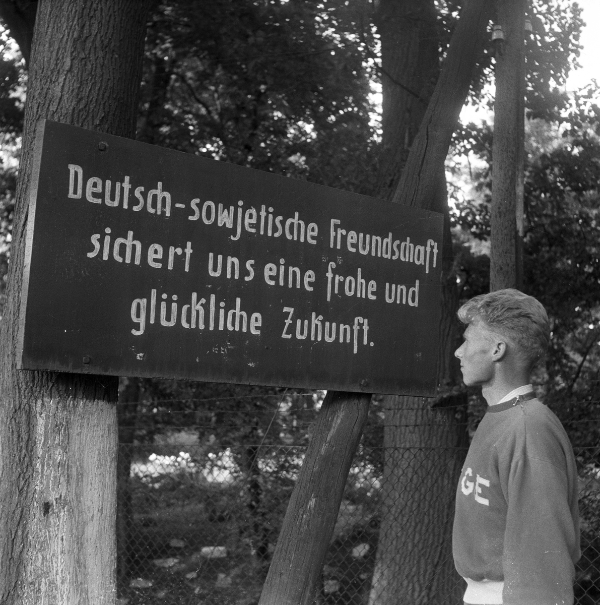 Serie. Landskamp i friidrett mellom Norge og Øst-Tyskland i Frankfurt an der Oder. Fotografert 1955.