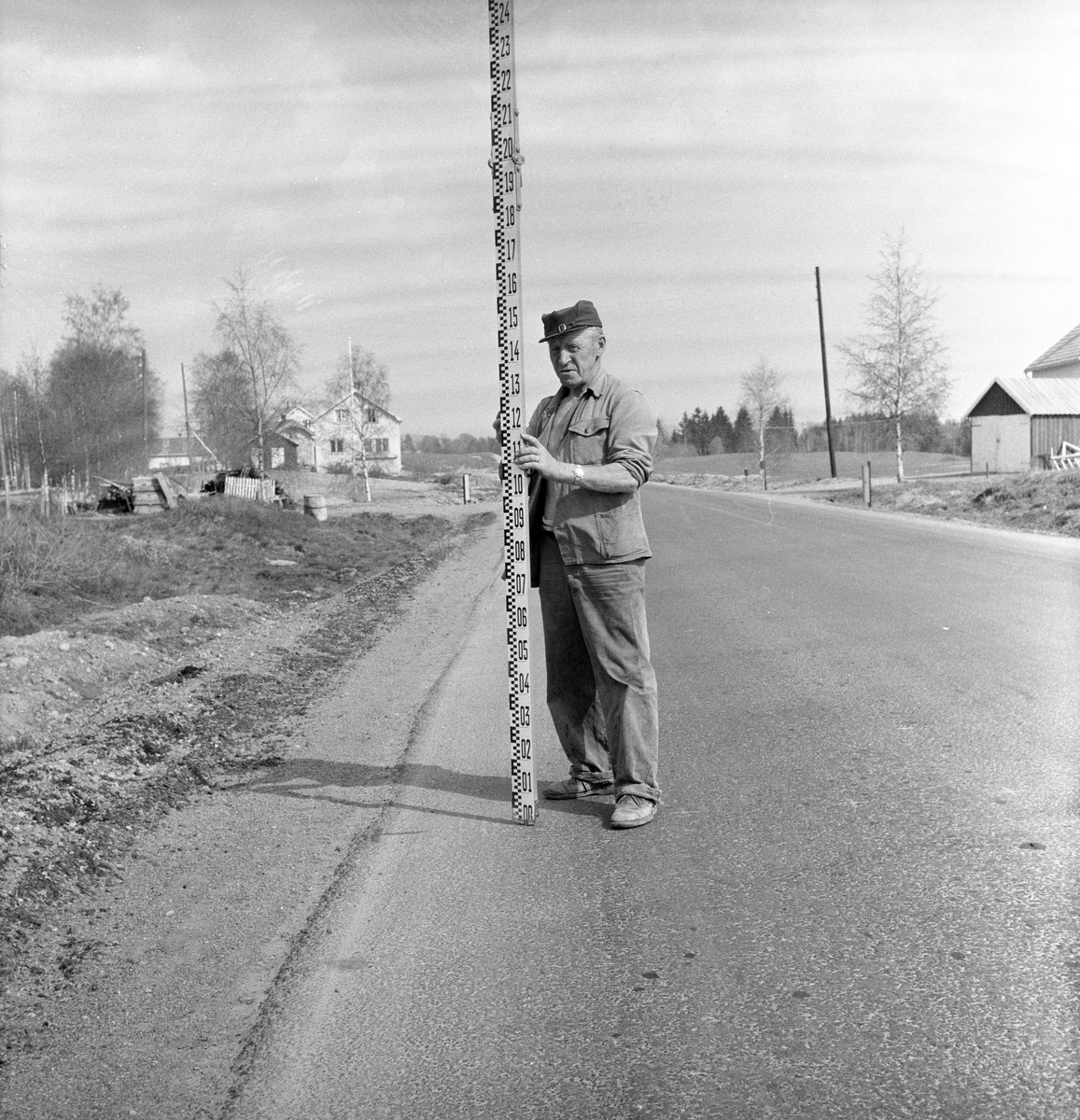 Serie. Landmåling av Riksvei 20, Vormsud Forskningveg. Fotografert 12. mai 1959.