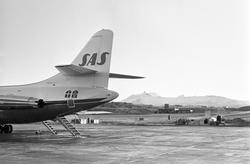 Serie. Ombord på SAS flyet til Tromsø. Flyfoto over snødekke