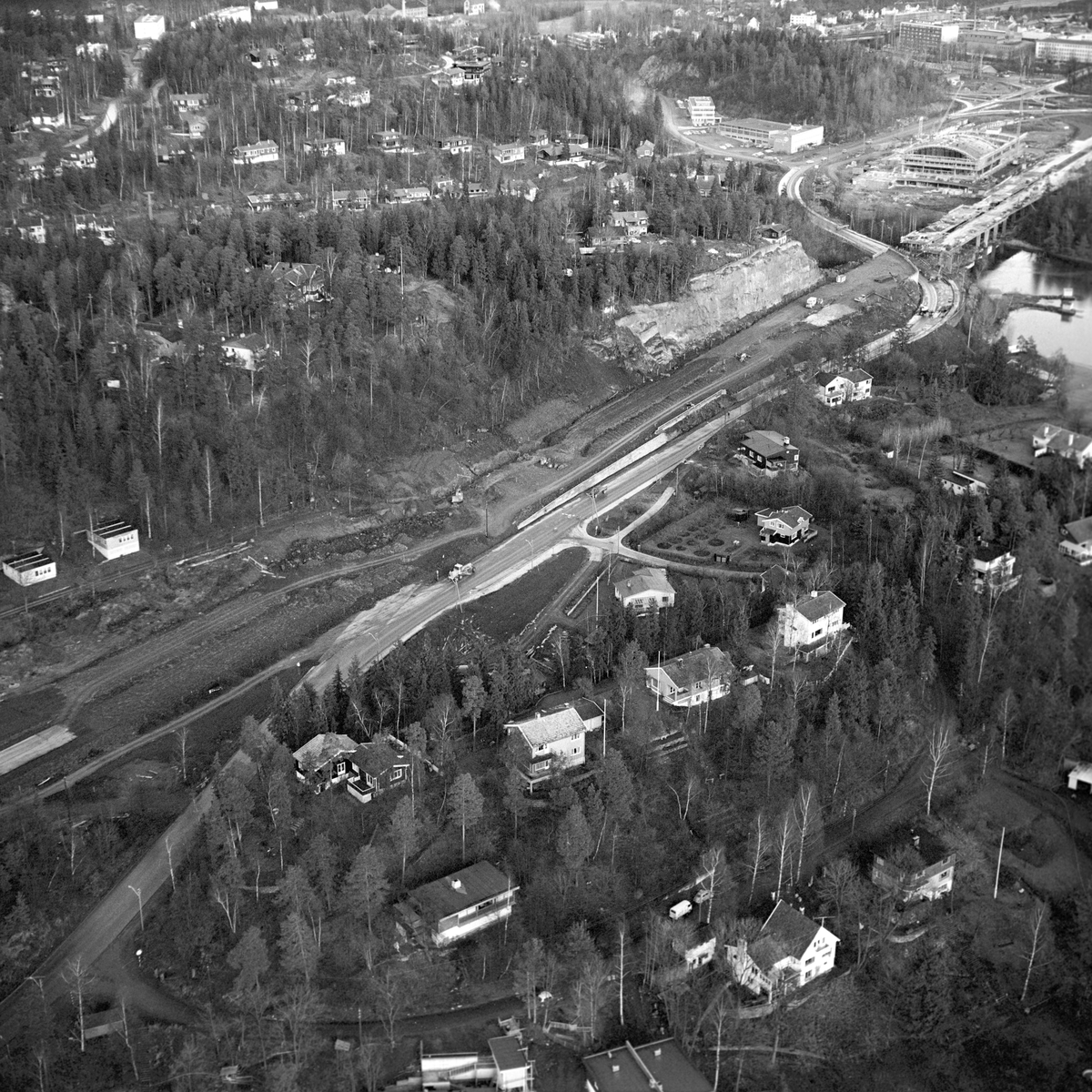 Serie. Drammensveien ved Sandvika og Slependen i Akershus. Den nye motorveien under bygging. Fotografert fra fly 1967.


