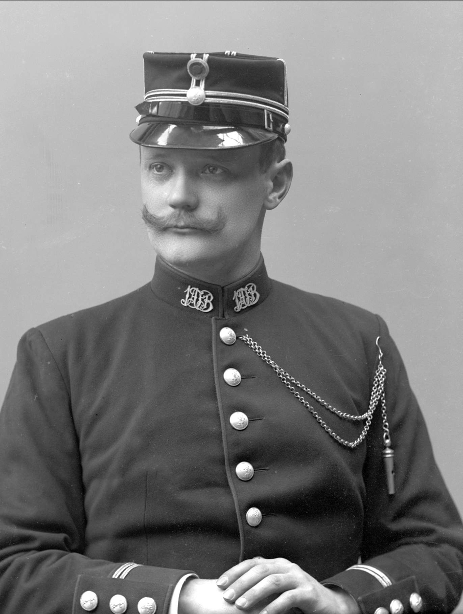 Portrett, Karl Ingvar Nandrup, født 1864, i uniform som løytnant.