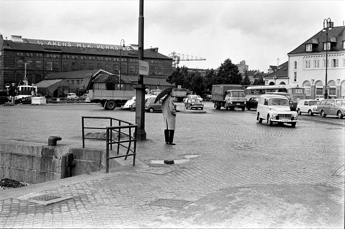 Bybilder Oslo 25.08.1965. Havna, Akers mek. Verksted og Vestbanestasjonen.