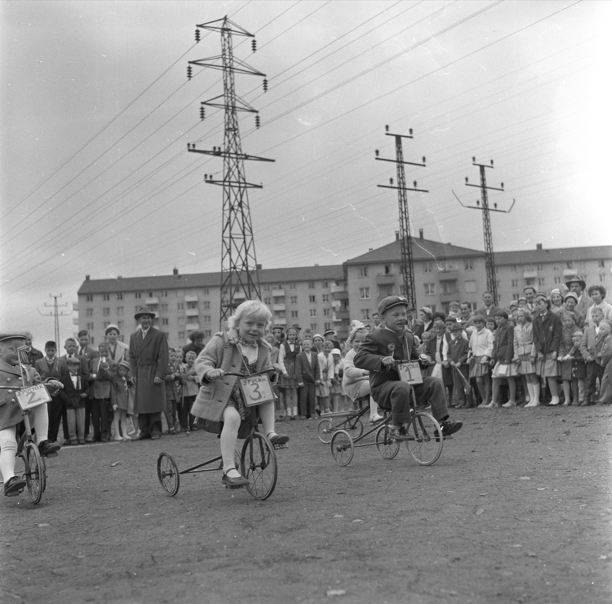 Oslo, 17.05.1959. Trehjulssykkelkonkurranse.