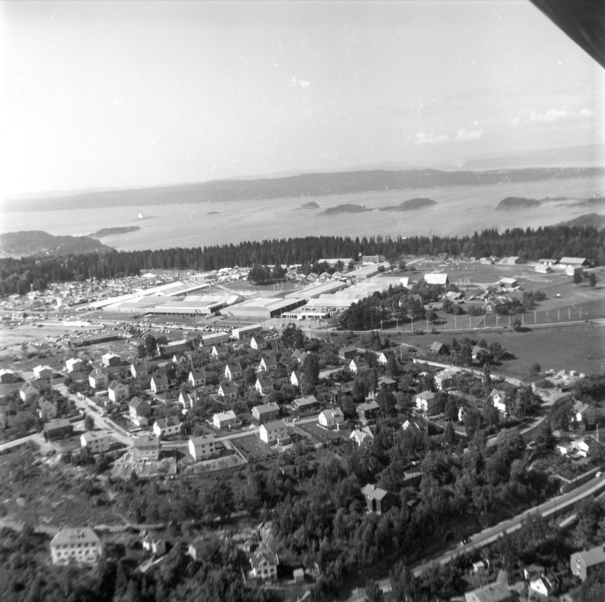 Ekeberg, Oslo, 11. juni 1959, landbruksutstilling, flyfoto over området.