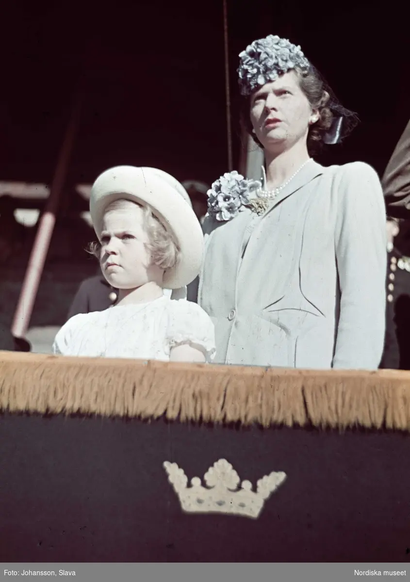 Prinsessan Sibylla och prinsessan Margaretha på Stockholms stadion.