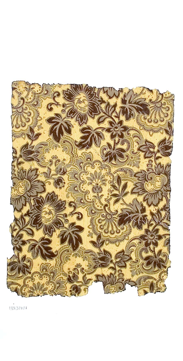 Tapetprov med tryckt mönster, gult och brunt. Kartongen är numrerad på baksidan:
159
11.