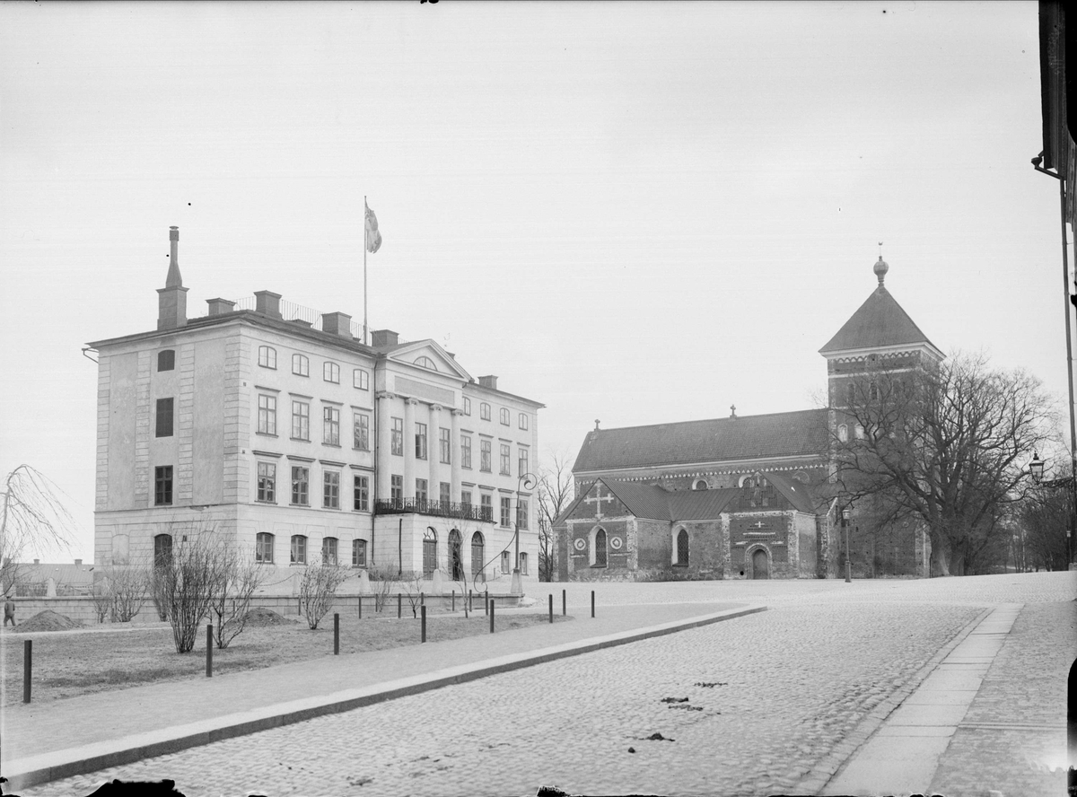 Dekanhuset och Helga Trefaldighets kyrka, Fjärdingen, Uppsala 1901 - 1902