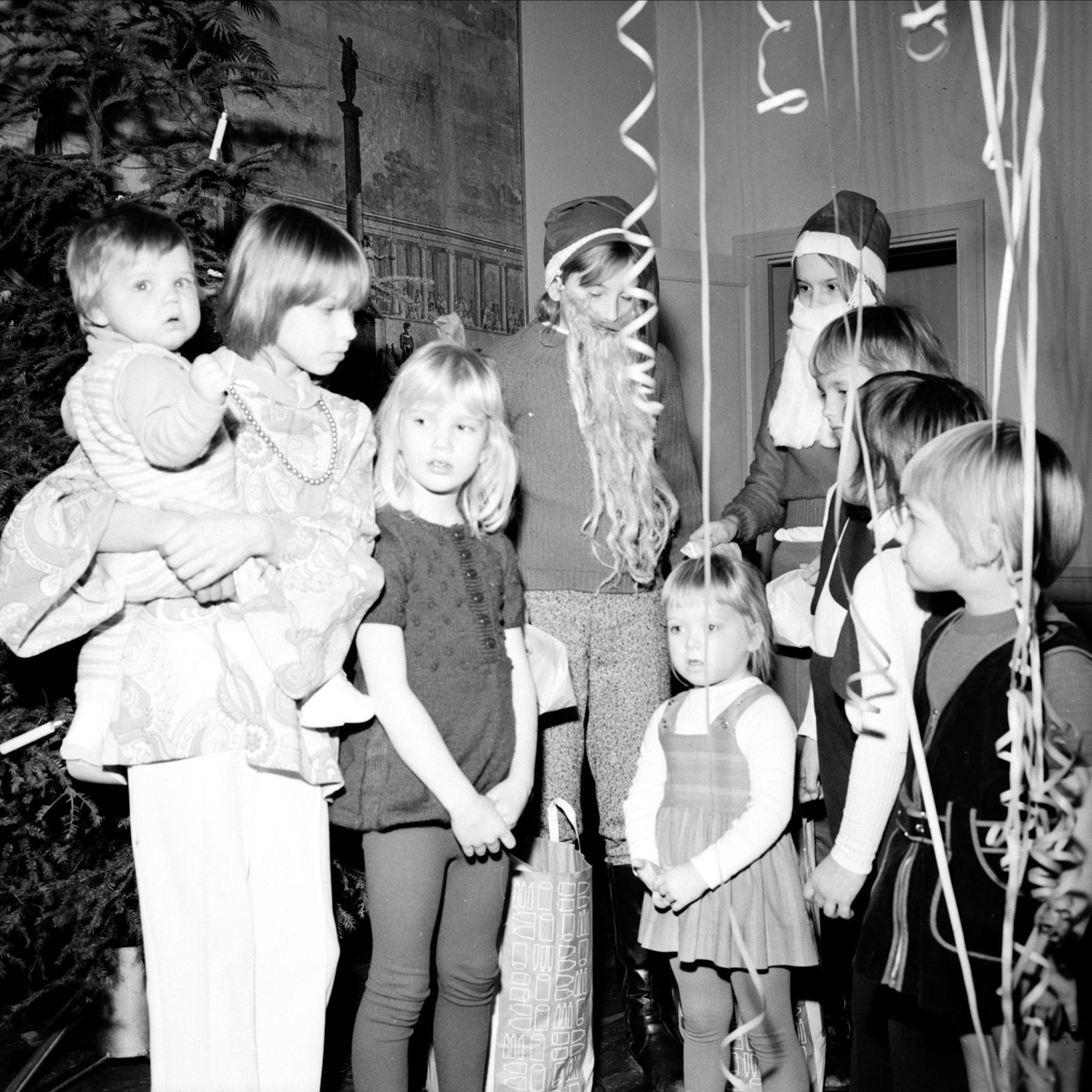 Söderfors husmorsförening har julfest för barn, Söderfors, Uppland janauri 1973