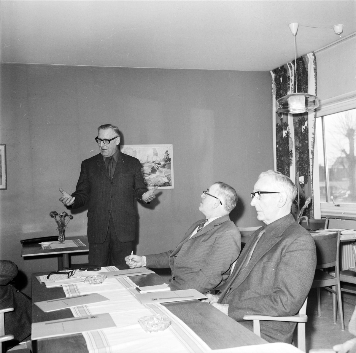 "Tierps möte om ekonomi i pensionärförening", Tierp, Uppland 1973