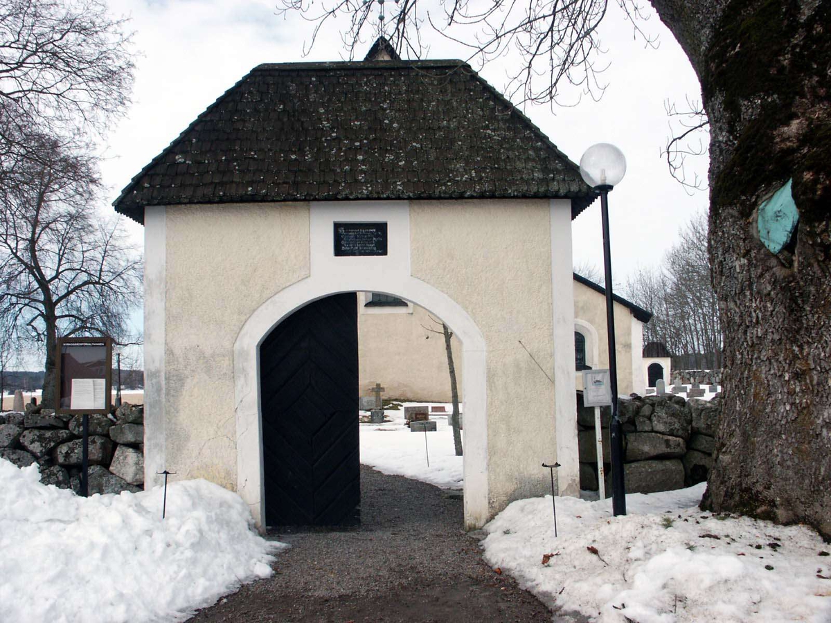 Stiglucka vid Kungs-Husby kyrka, Kungs-Husby socken, Uppland 2005