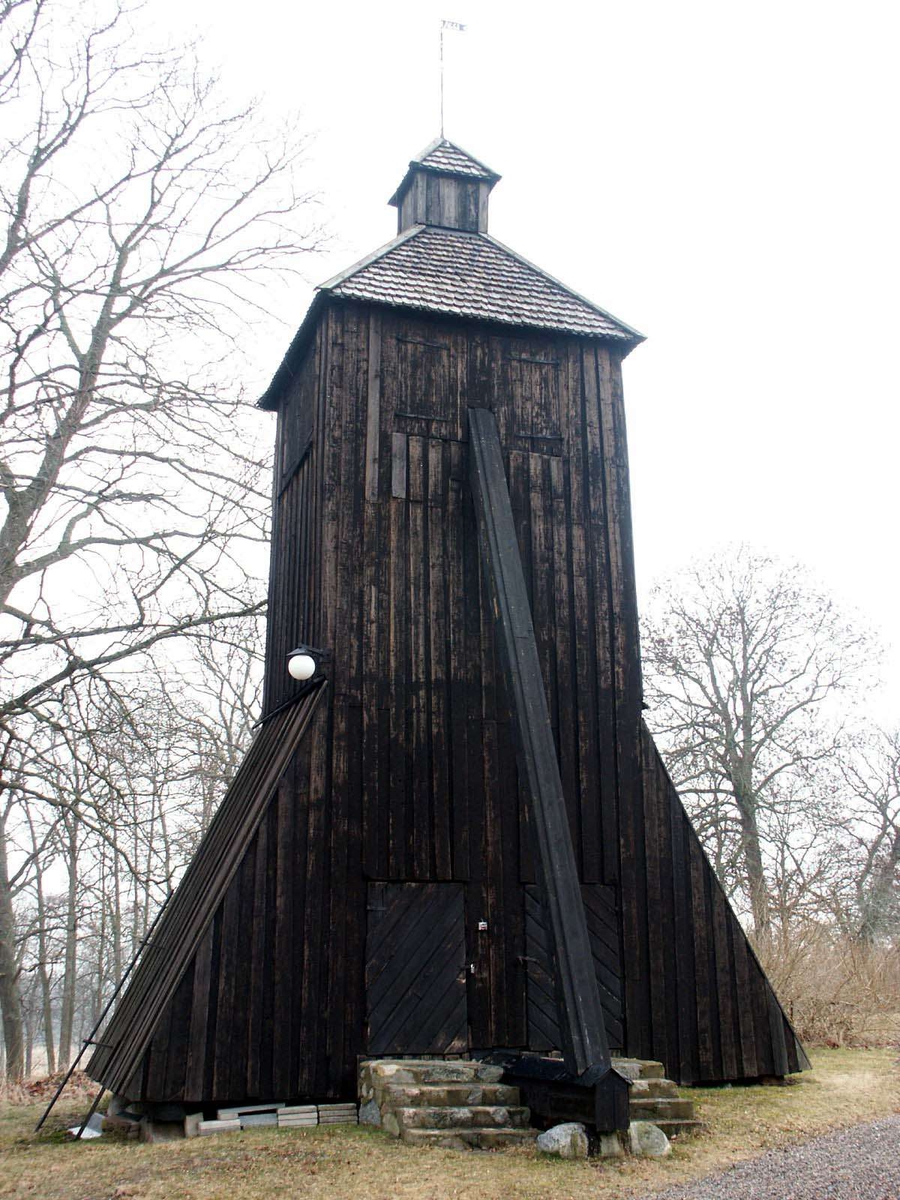 Klockstapeln vid Torsvi kyrka, Torsvi socken, Uppland  2005