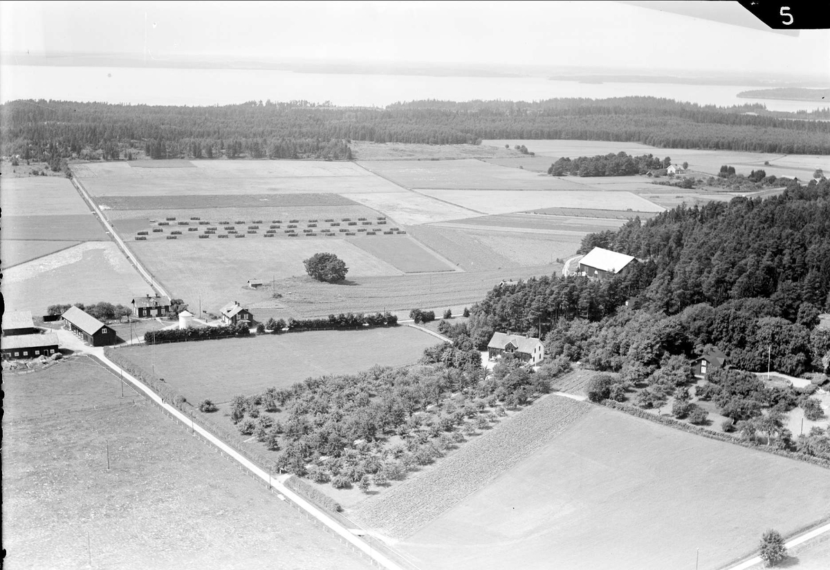 Flygfoto över Stora Ekeby, Låssa socken, Uppland år 1938