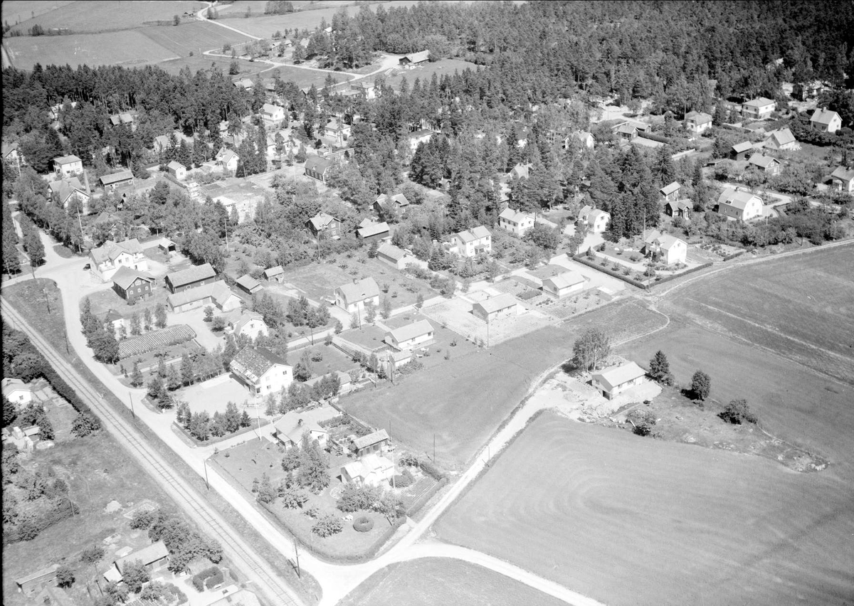 Flygfoto över Fjärdhundra, Simtuna socken, Uppland 1959