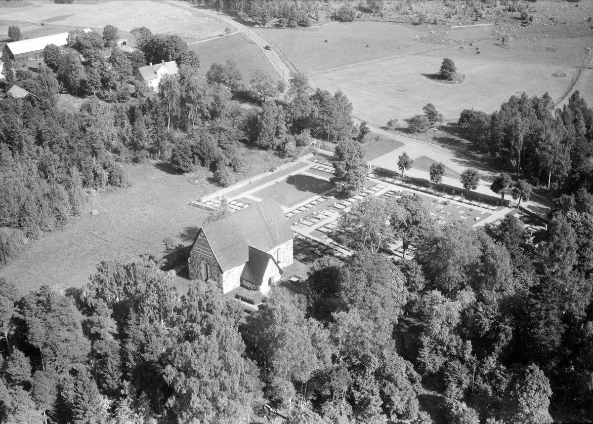 Flygfoto över Dannemora kyrka, Dannemora socken, Uppland 1958