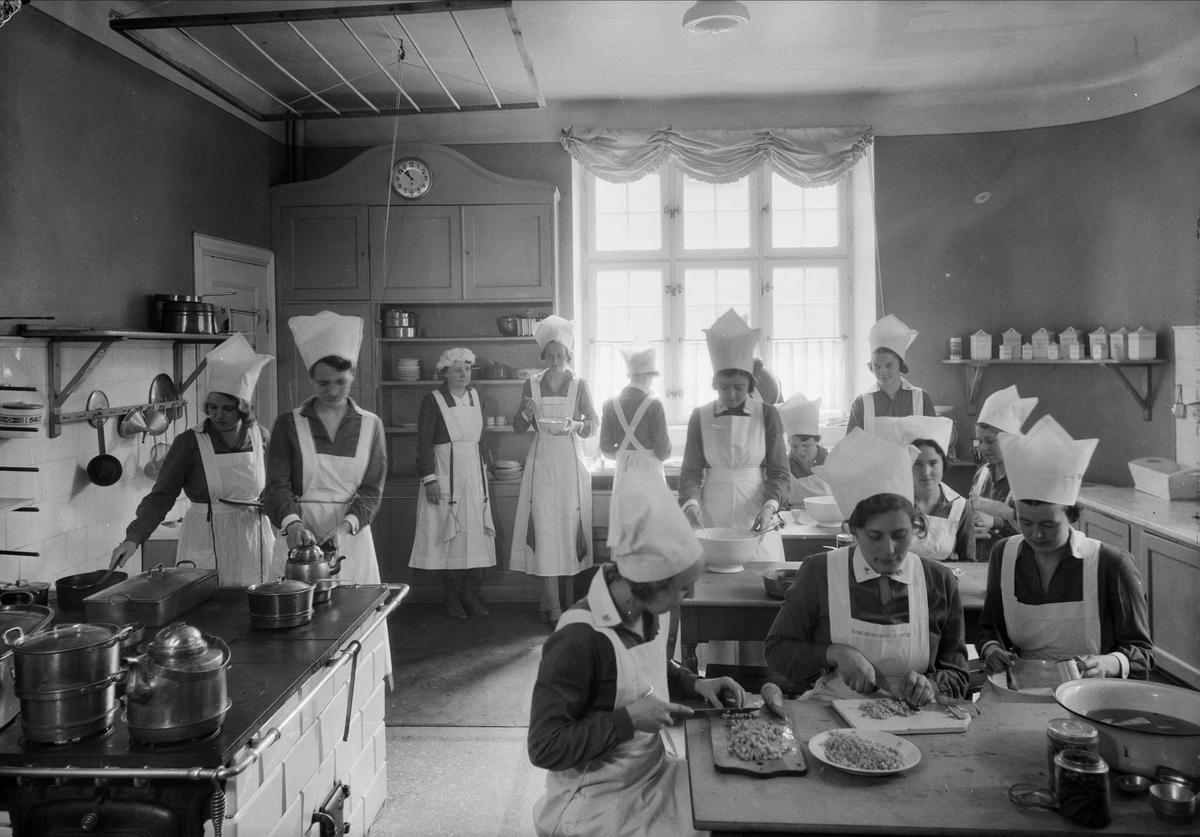 Matlagningslektion i Fackskolan för huslig ekonomi, Uppsala