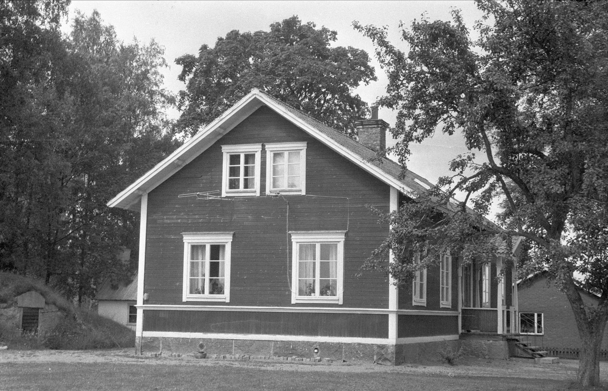 Församlingslokal och hyreslägenhet, Lövstalöts skola, Lytta 1:8, Lövstalöt, Bälinge socken, Uppland 1976