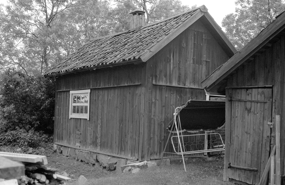 Hönshus, Ora gård, Ora 1:1, Ora, Faringe socken, Uppland 1987
