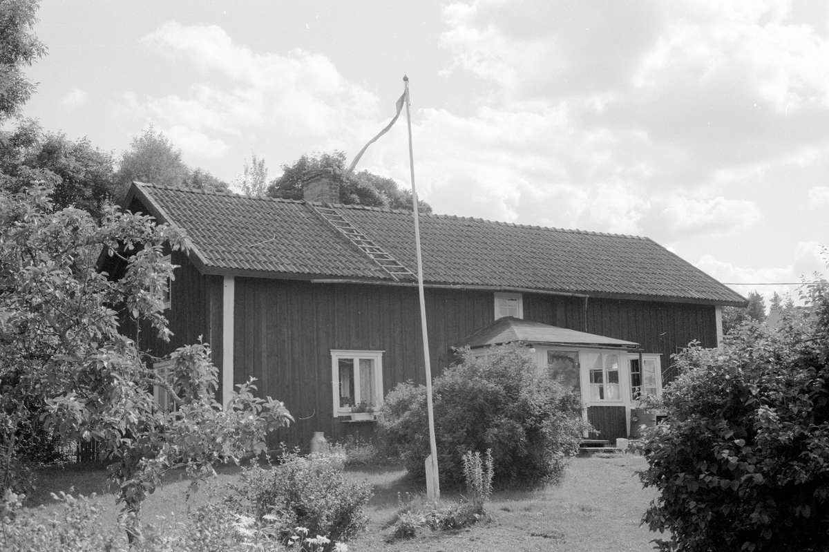 Bostadshus, Lövås, Kumla, Knutby socken, Uppland 1987