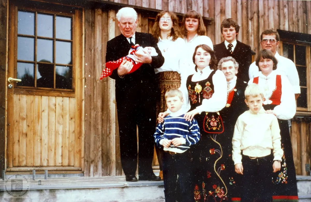 Familien Seland i konfirmasjonen til Tønnes. Grindheim Audnedal.