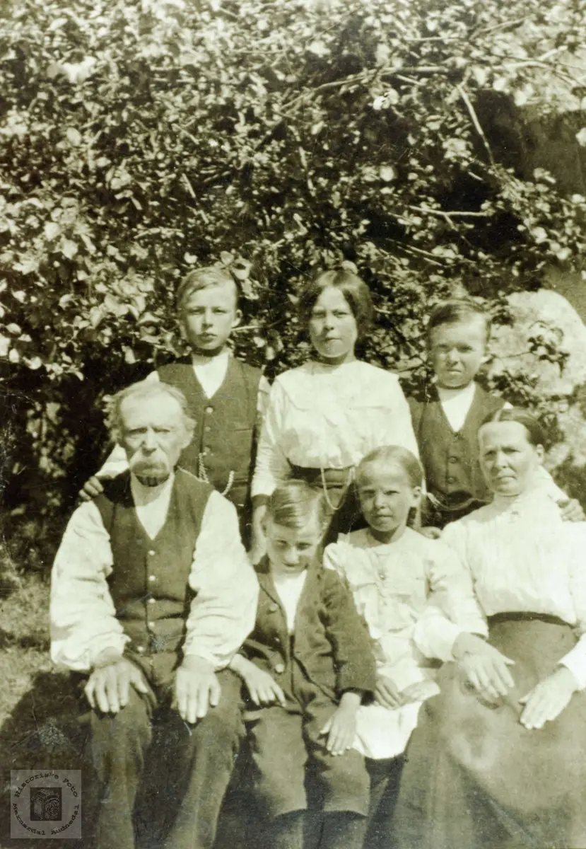 Bilde av familien Flottorp. Grindheim Audnedal.