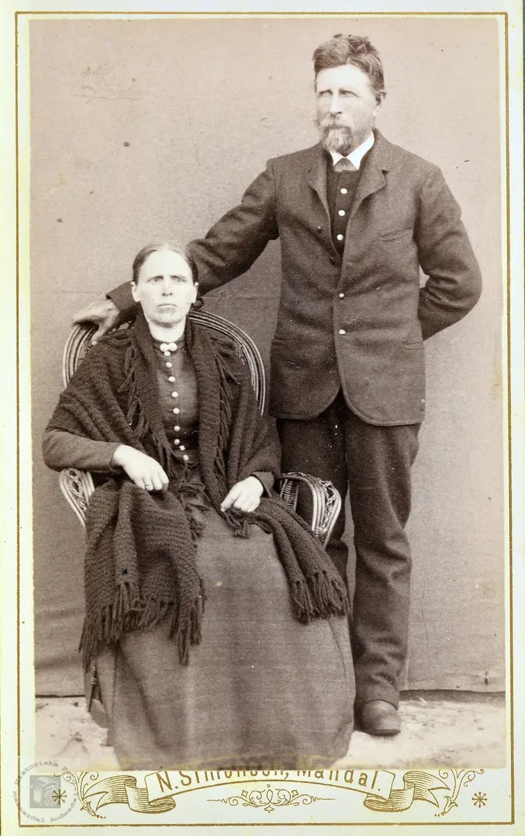 Portrett av ekteparet Jørgine og John Foss-Kollungtveit. Grindheim Bjelland.