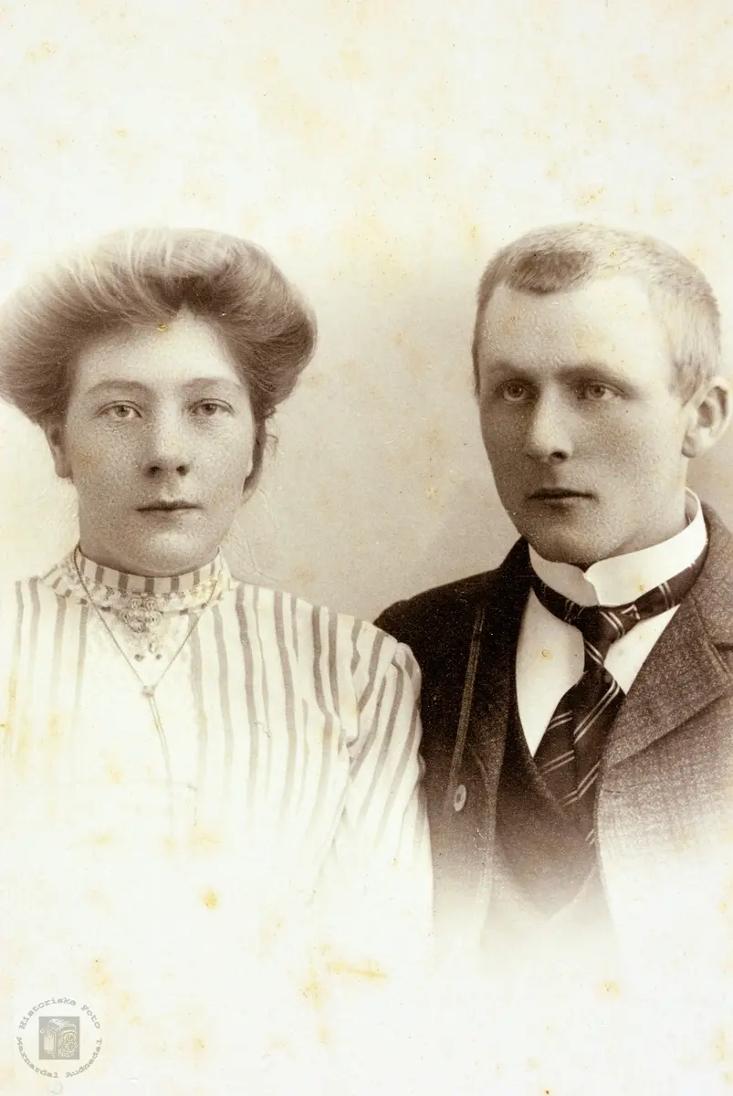 Portrett av ekteparet Berte og Torje Ågedal. Grindheim.