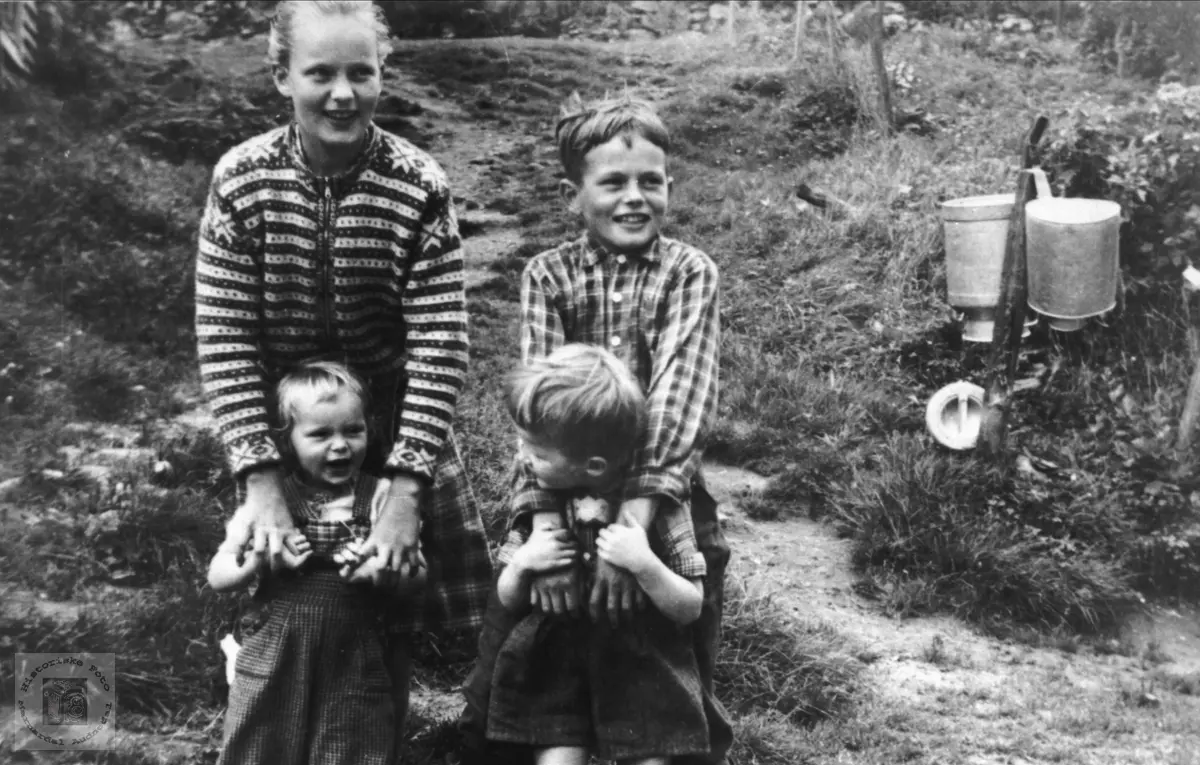 Søsknene Gerd Kristin, Nils, Torkild og Kåre Årnes.