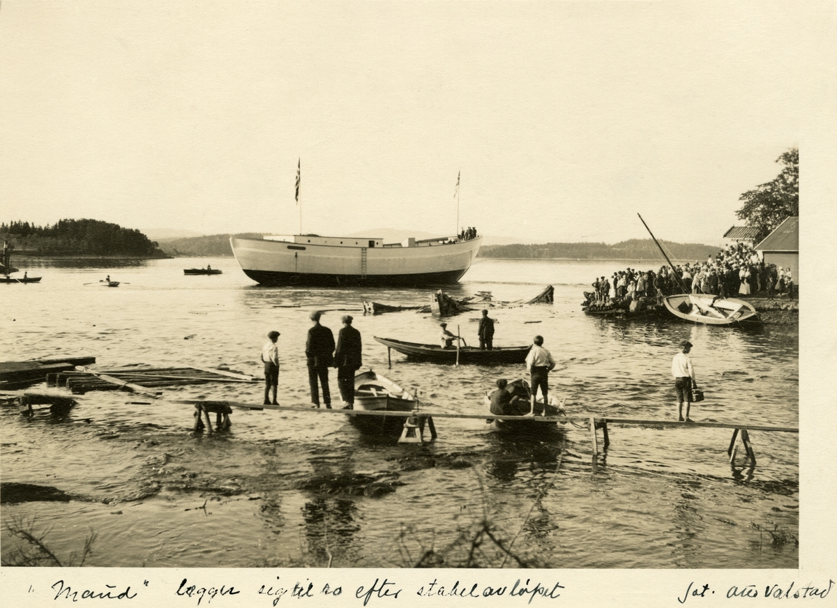 Polarskipet Maud i Vollen i Asker, legger seg til ro etter stabelavløpet, juni 1917.