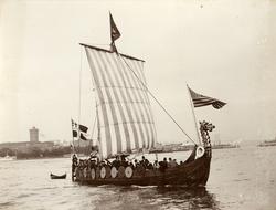 På seiltur med "Viking" (b.1893, A/S Framnæs mekaniske verks